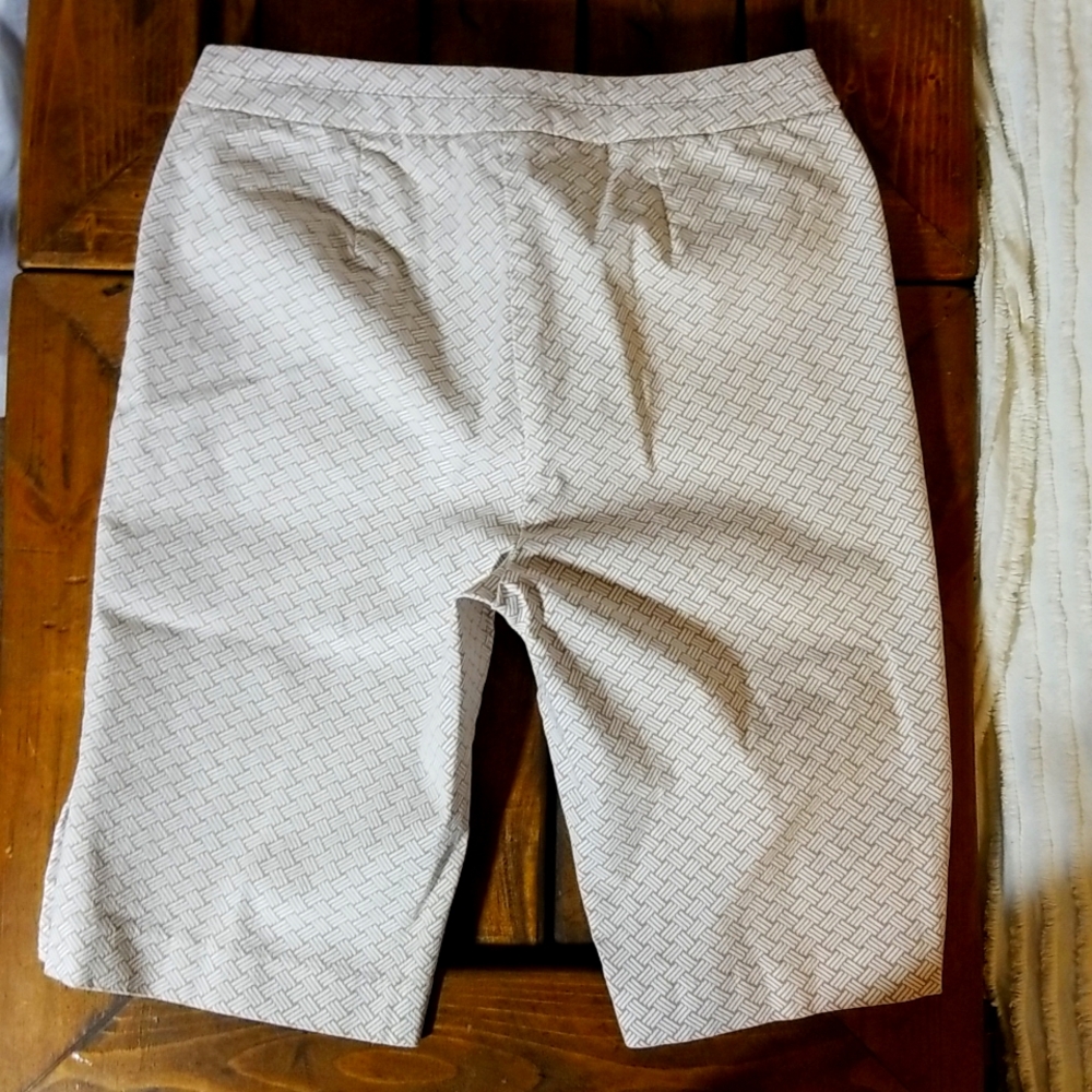 Sz 8P Golf style Shorts - Picture 2 of 6